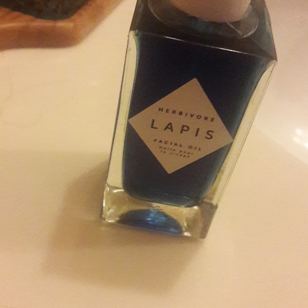 Herbivore lapis good acne skin won't clog pores.